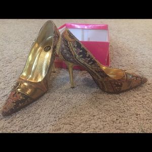 If Carrini gold stilettos